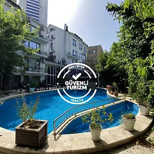 villa-blanche-hotel.istanbul-turkeyhotels.com/